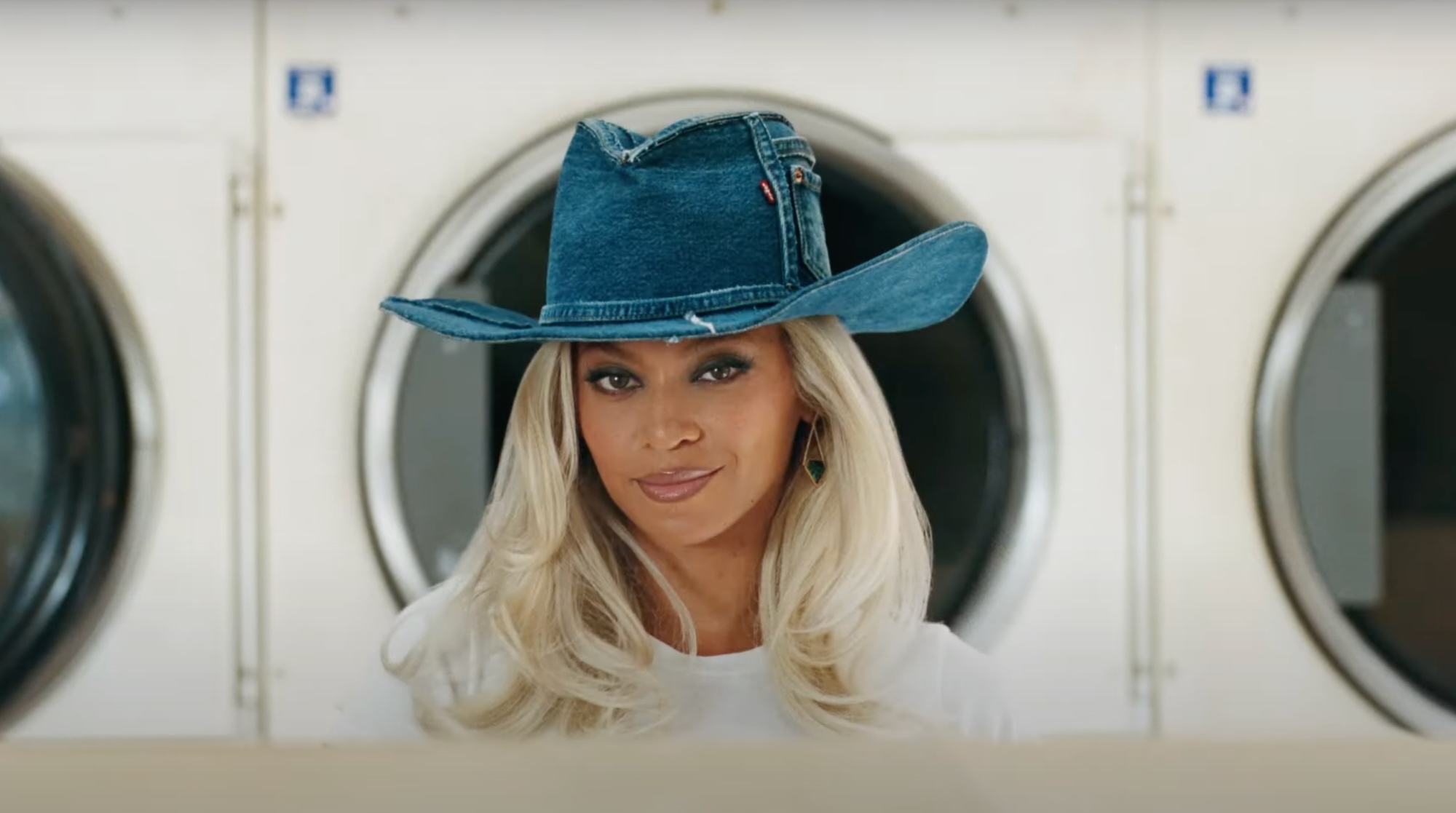 Beyoncé plays it cool in the new Levi Strauss advert