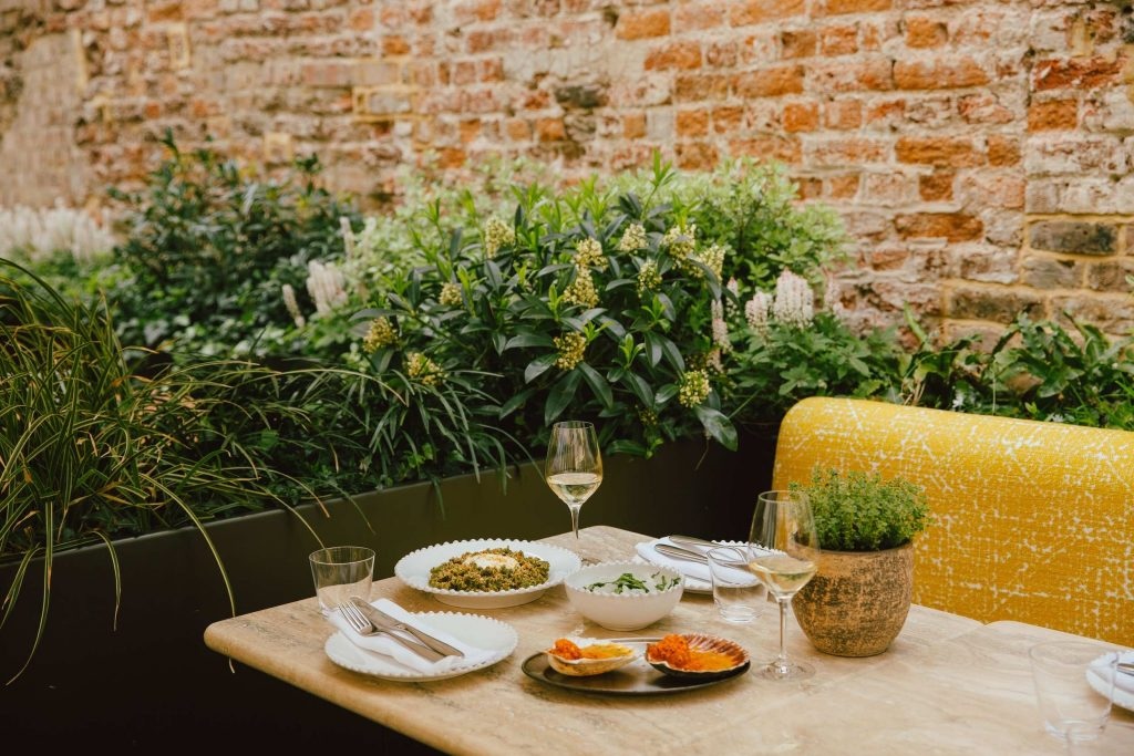 outdoor dining in London