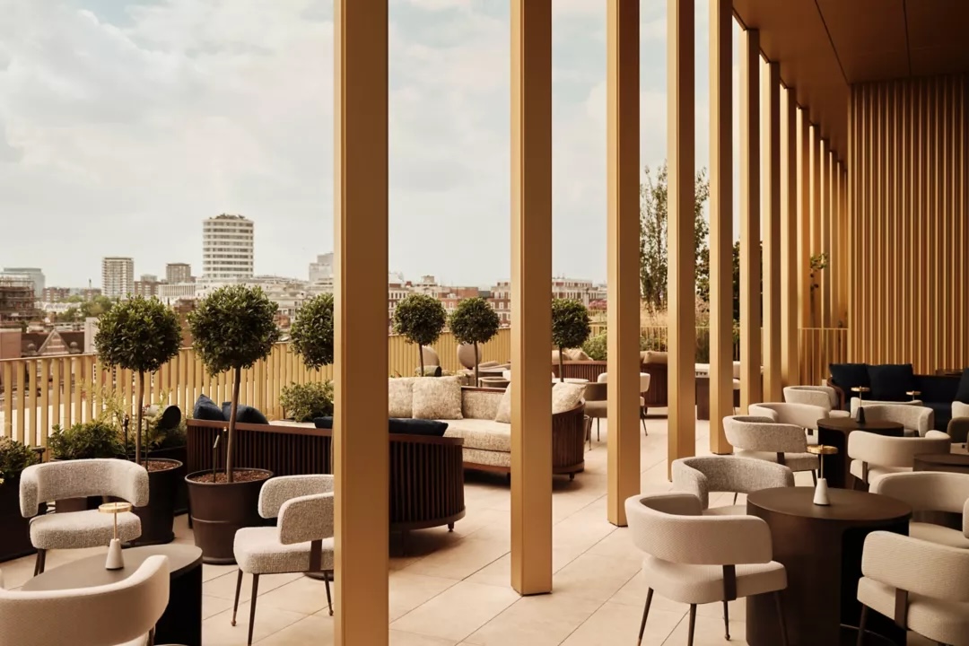Chancery Rosewood Eagle Bar