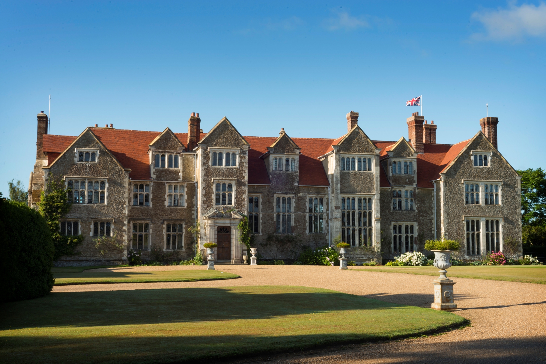 Bridgerton's filming locations Loseley Park